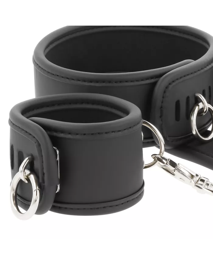 FETISH SUBMISSIVE - COLLIER ET MENOTTES EN CUIR VÉGAN AVEC DOUBLURE EN NOPRÈNE FETISH SUBMISSIVE - COLLIER ET MENOTTES EN CUIR VÉGAN AVEC DOUBLURE EN NOPRÈNE