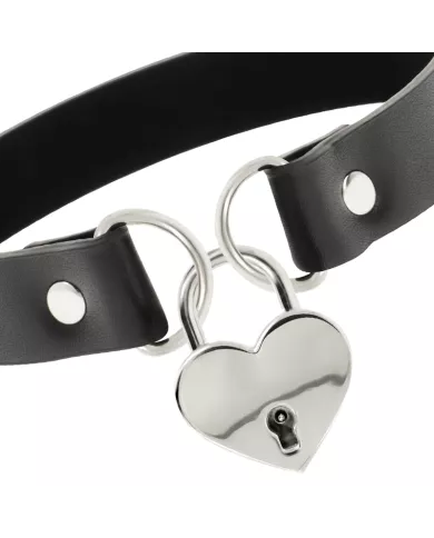 COQUETTE CHIC DESIRE - COLLIER EN CUIR VEGAN AVEC ACCESSOIRE COEUR AVEC CL? COQUETTE CHIC DESIRE - COLLIER EN CUIR VEGAN AVEC ACCESSOIRE COEUR AVEC CL?