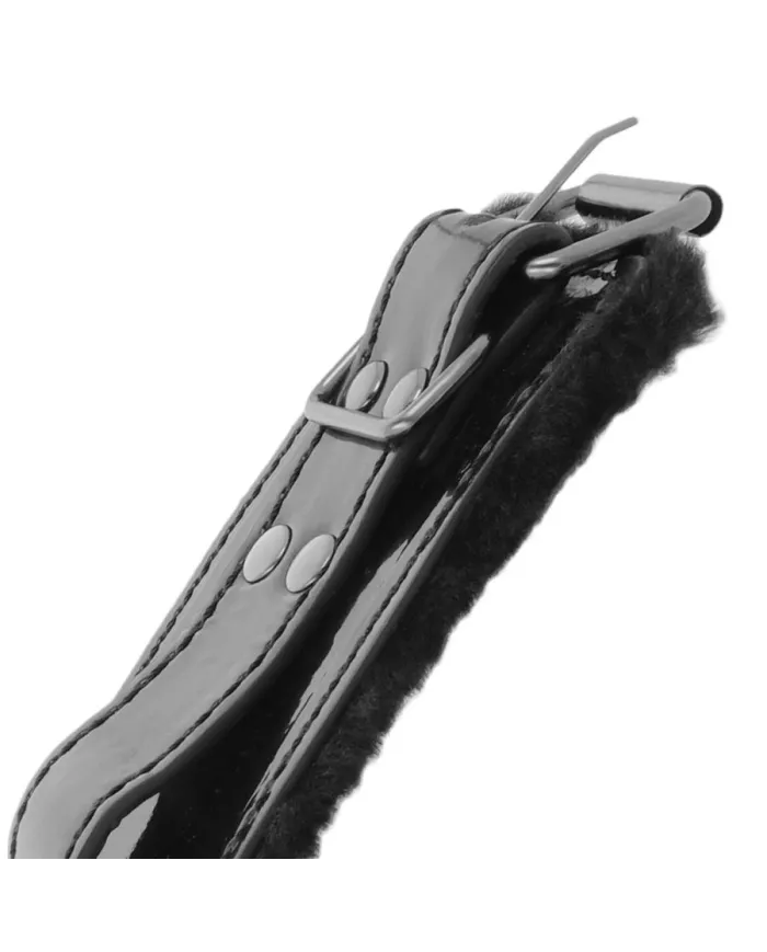 DARKNESS - MENOTTES DE CHEVILLE RÉGLABLES EN CUIR NOIR AVEC CADENAS DARKNESS - MENOTTES DE CHEVILLE RÉGLABLES EN CUIR NOIR AVEC CADENAS