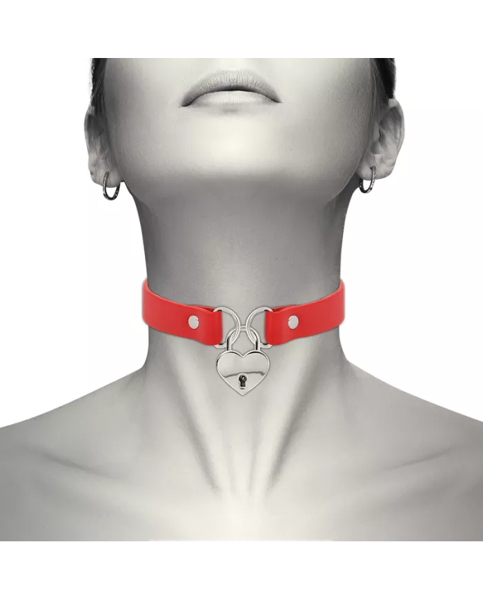 COQUETTE CHIC DESIRE - COLLIER EN CUIR VEGAN ROUGE AVEC ACCESSOIRE COEUR AVEC CL? COQUETTE CHIC DESIRE - COLLIER EN CUIR VEGAN ROUGE AVEC ACCESSOIRE COEUR AVEC CL?