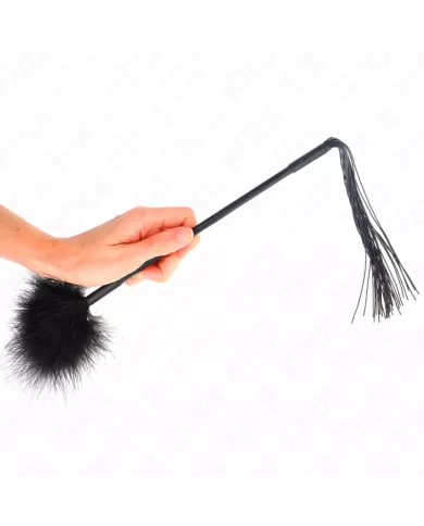 KINK - Fouet en silicone avec plumes pour chatouiller 47 cm KINK - Fouet en silicone avec plumes pour chatouiller 47 cm