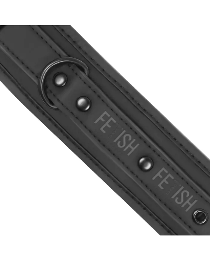 FETISH SUBMISSIVE - COLLIER ET MENOTTES EN CUIR VÉGAN AVEC DOUBLURE EN NOPRÈNE FETISH SUBMISSIVE - COLLIER ET MENOTTES EN CUIR VÉGAN AVEC DOUBLURE EN NOPRÈNE