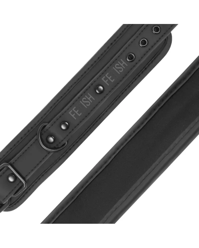 FETISH SUBMISSIVE - COLLIER ET MENOTTES EN CUIR VÉGAN AVEC DOUBLURE EN NOPRÈNE FETISH SUBMISSIVE - COLLIER ET MENOTTES EN CUIR VÉGAN AVEC DOUBLURE EN NOPRÈNE