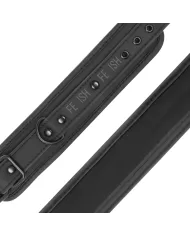 FETISH SUBMISSIVE - COLLIER ET MENOTTES EN CUIR VÉGAN AVEC DOUBLURE EN NOPRÈNE FETISH SUBMISSIVE - COLLIER ET MENOTTES EN CUIR VÉGAN AVEC DOUBLURE EN NOPRÈNE