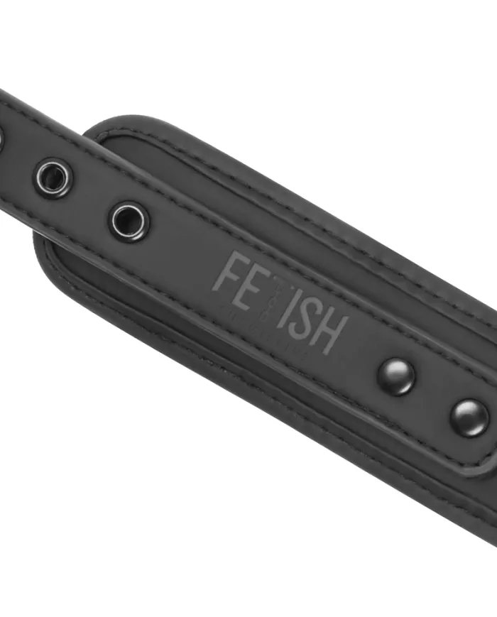 FETISH SUBMISSIVE - COLLIER ET MENOTTES EN CUIR VÉGAN AVEC DOUBLURE EN NOPRÈNE FETISH SUBMISSIVE - COLLIER ET MENOTTES EN CUIR VÉGAN AVEC DOUBLURE EN NOPRÈNE