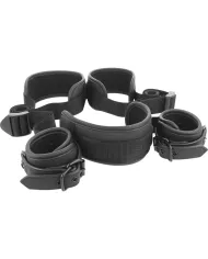 FETISH SUBMISSIVE - POSITION MAÎTRE AVEC 4 MENOTTES DOUBLÉES DE NOPRÈNE